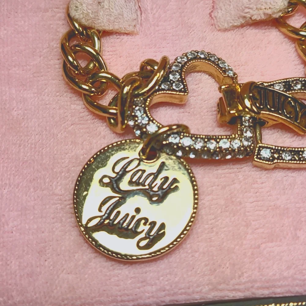 Juicy Couture charm bracelet with Swarovski crystal heart and juicy clasp - Picture 4 of 11